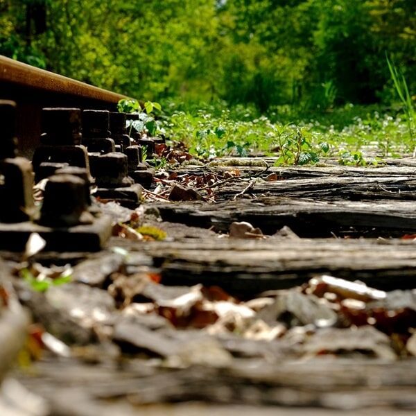 Pixabay-railroad-tie-cropped-min-circle